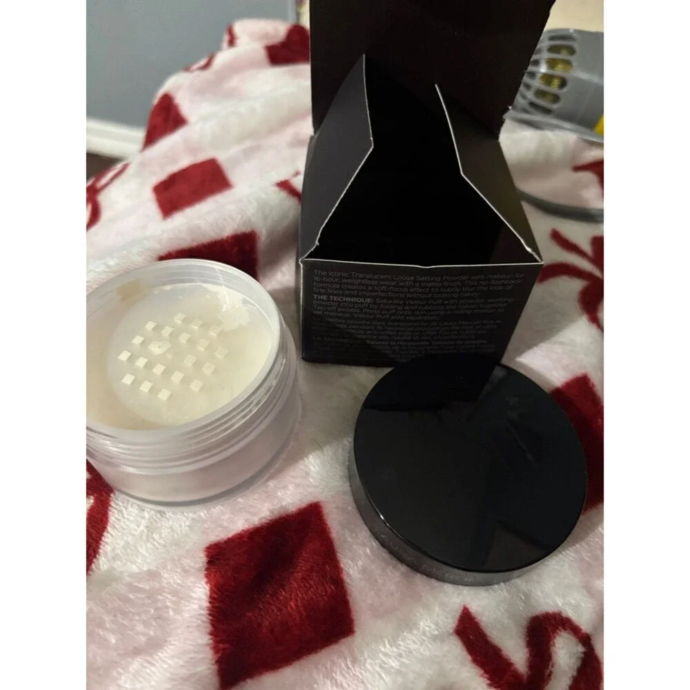 laura mercier Translucent Loose Setting Powder - Black Box